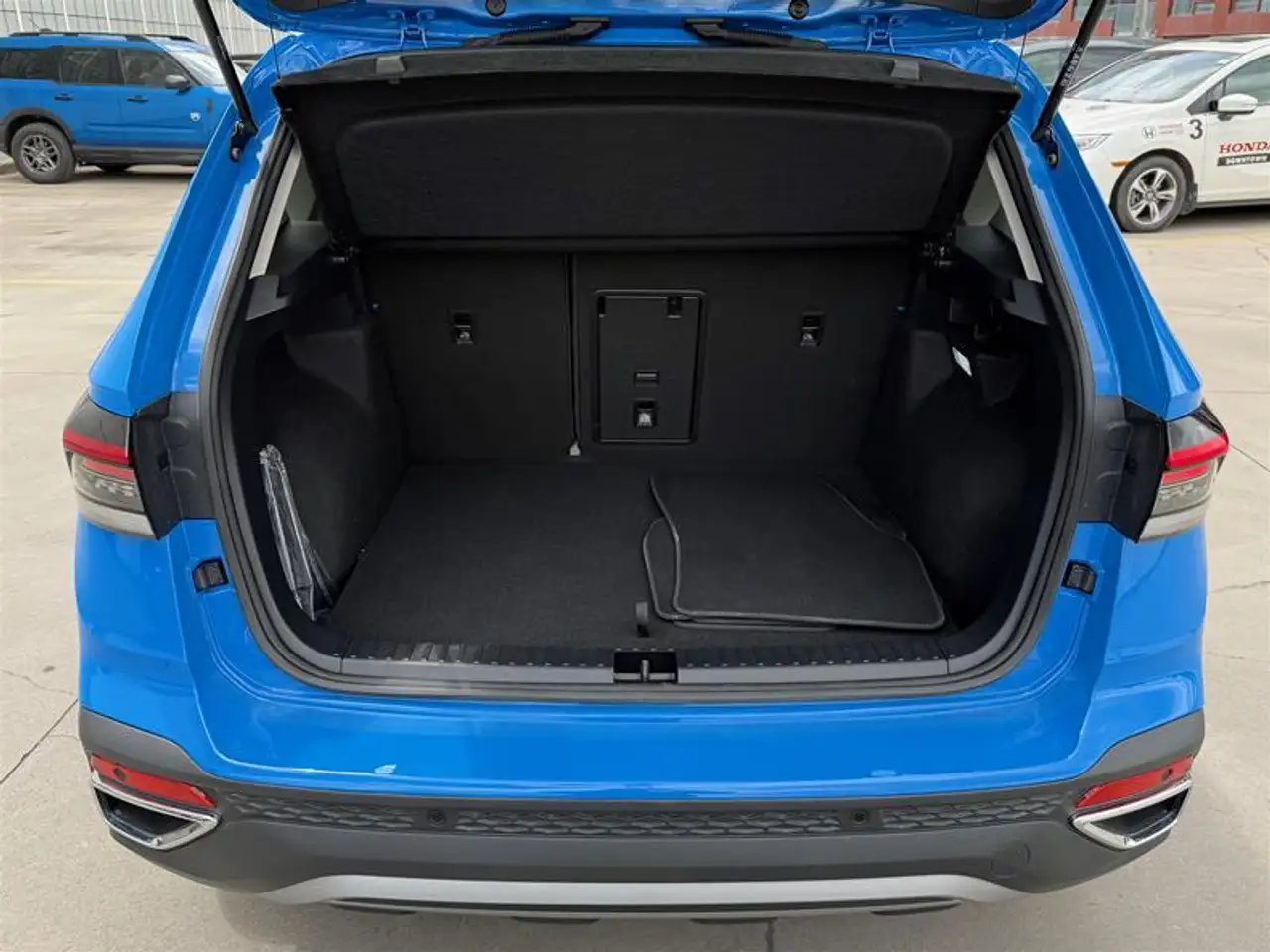 Volkswagen Taos снимка Volkswagen Taos