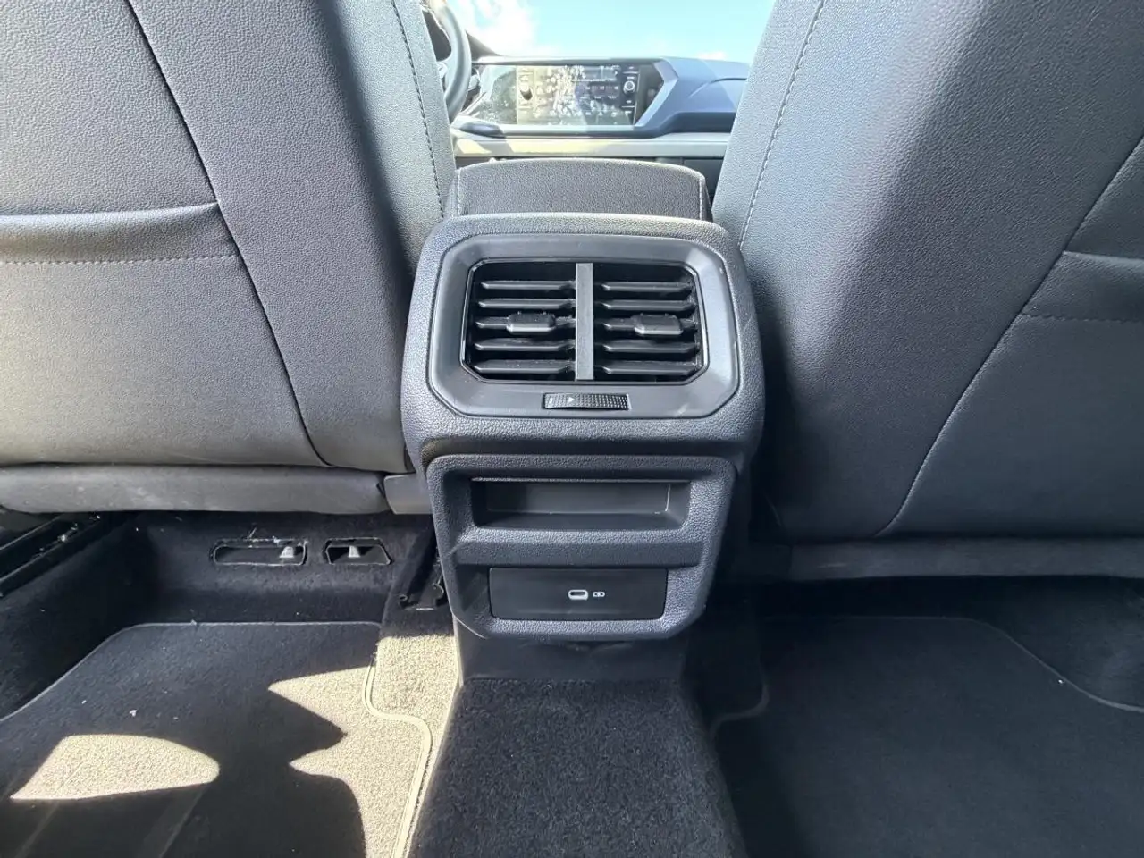 Volkswagen Taos снимка Volkswagen Taos