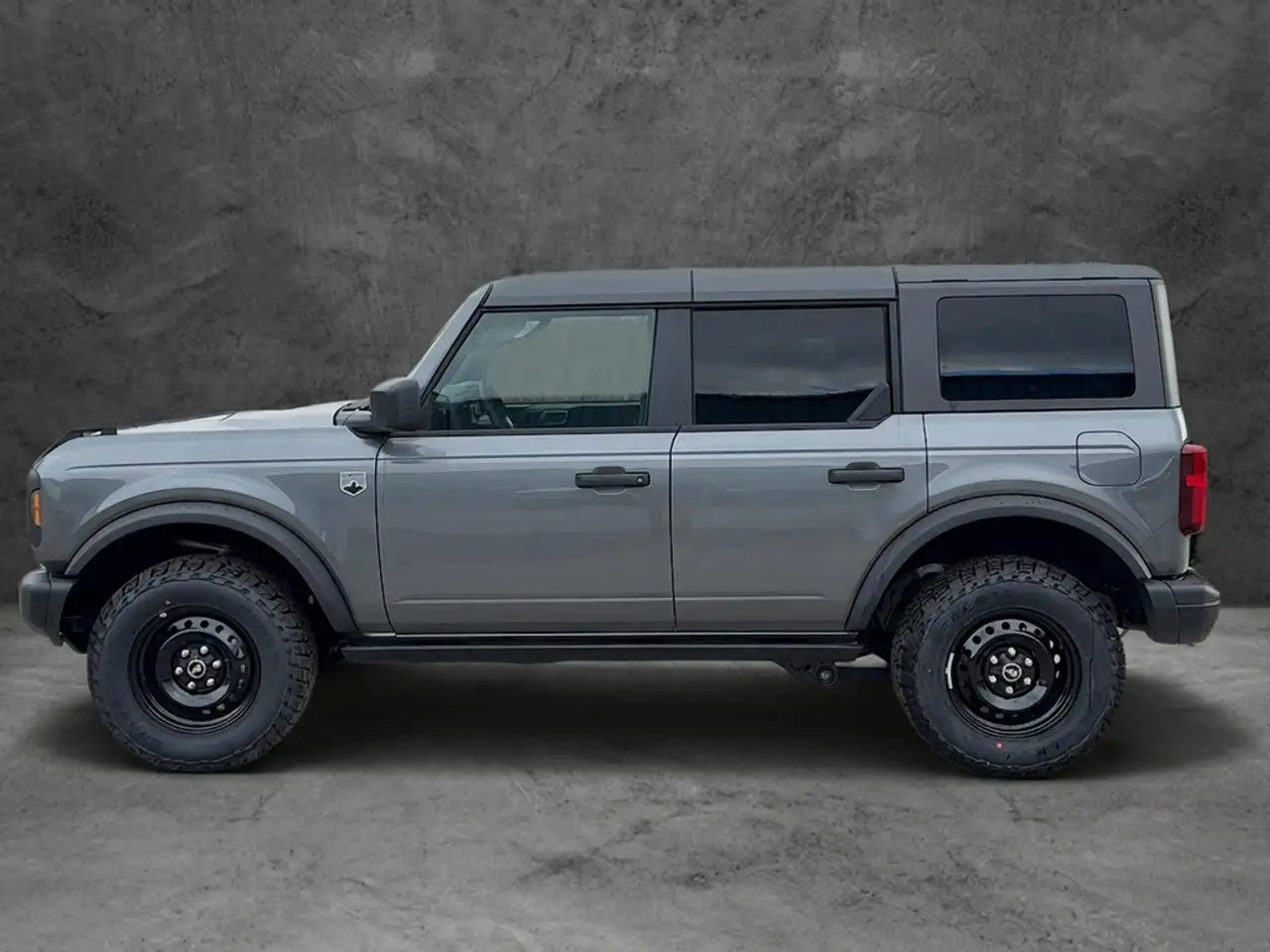 Ford Bronco photo Ford Bronco