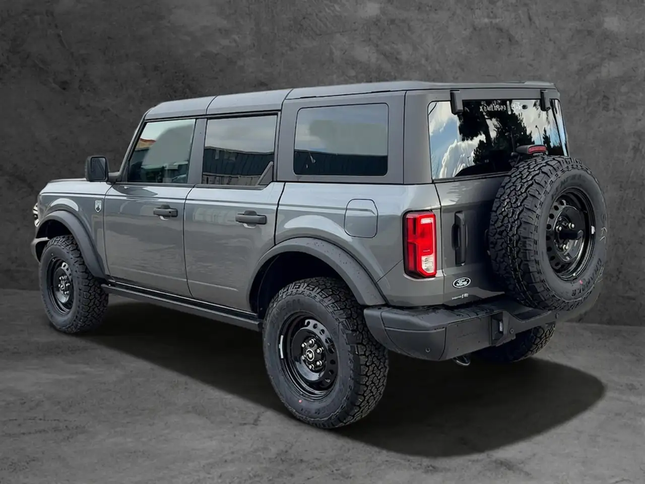 Ford Bronco photo Ford Bronco