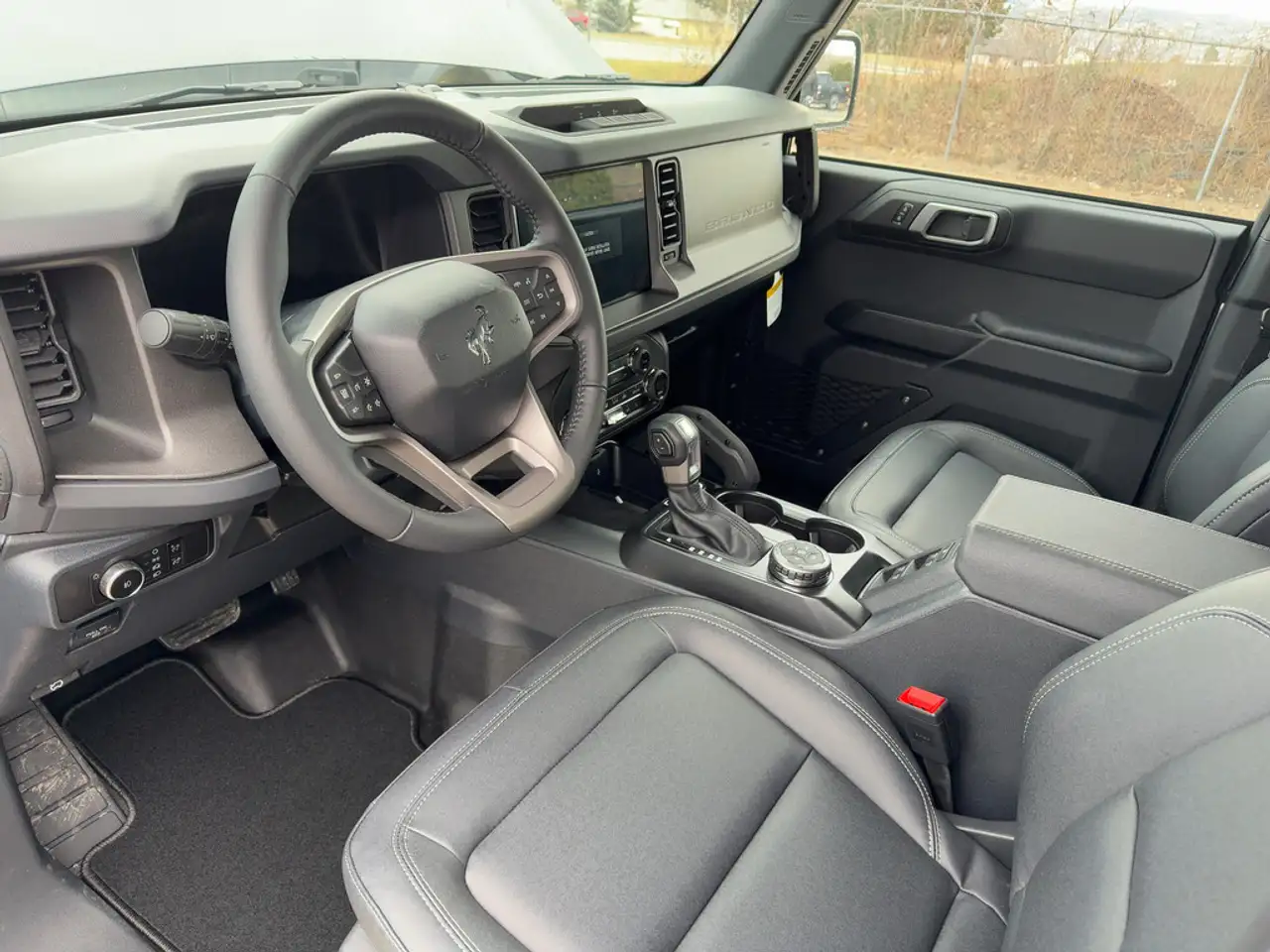 Ford Bronco photo Ford Bronco