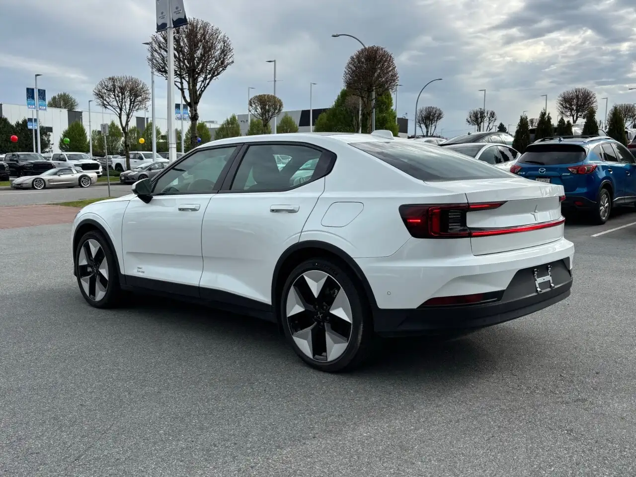 Polestar 2 снимка Polestar 2