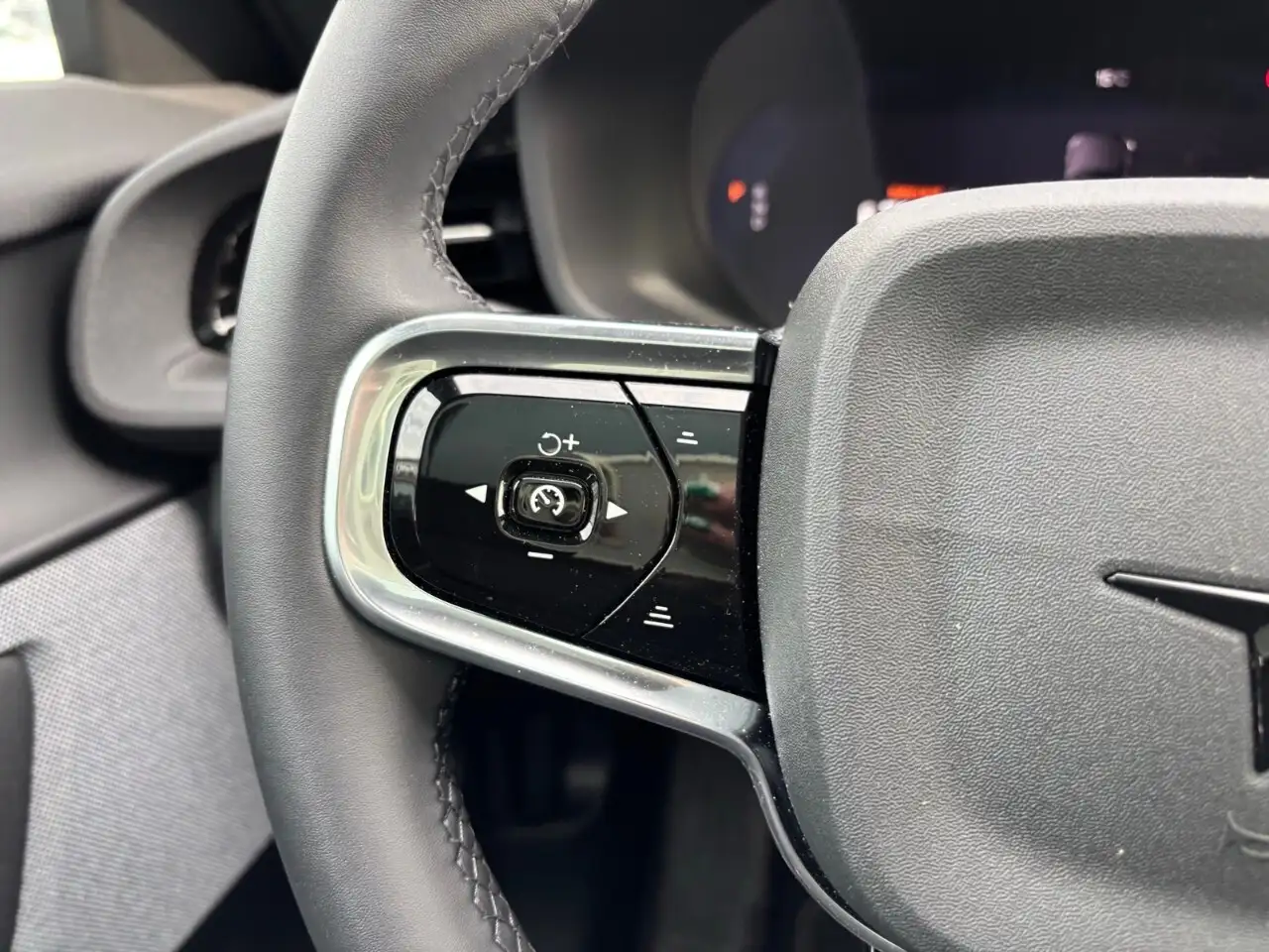 Polestar 2 снимка Polestar 2