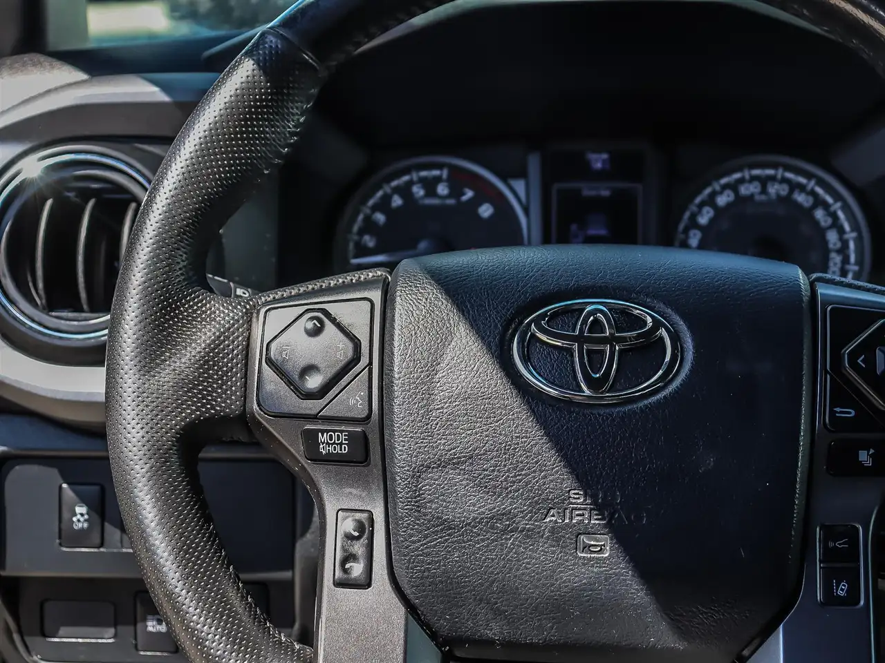 Toyota Tacoma снимка Toyota Tacoma