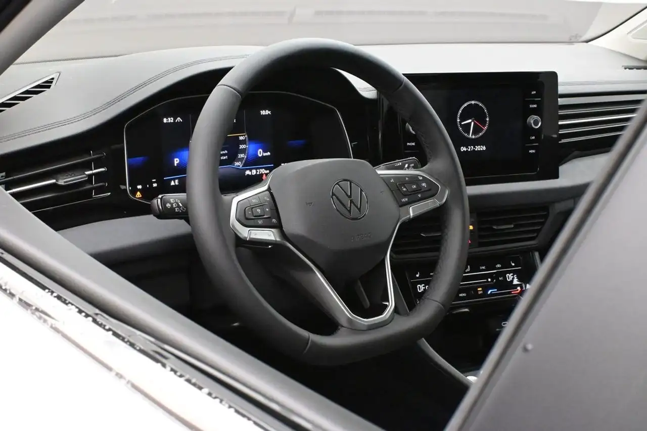Volkswagen Jetta снимка Volkswagen Jetta