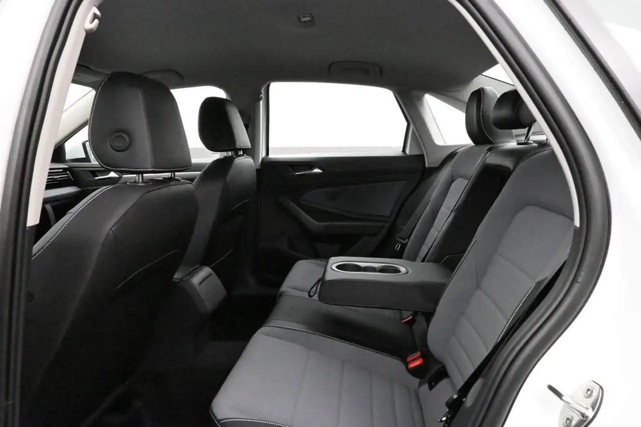 Volkswagen Jetta снимка Volkswagen Jetta
