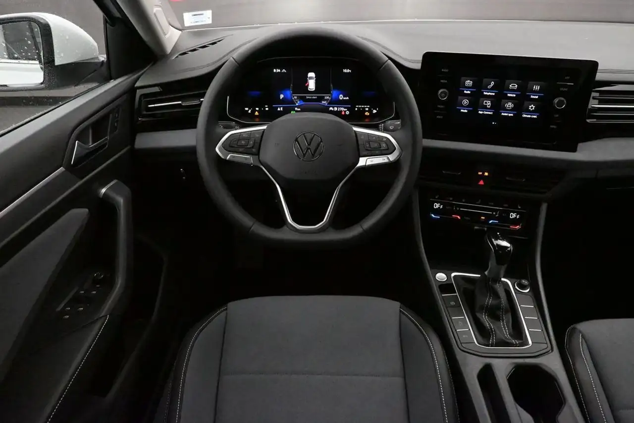 Volkswagen Jetta снимка Volkswagen Jetta