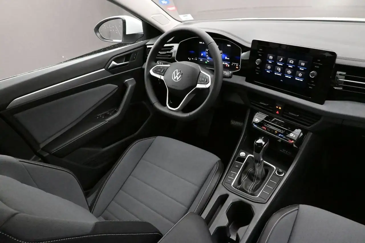 Volkswagen Jetta снимка Volkswagen Jetta
