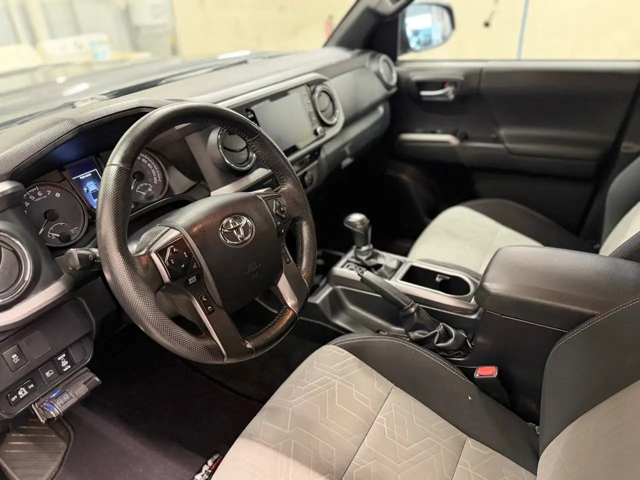 Toyota Tacoma снимка Toyota Tacoma