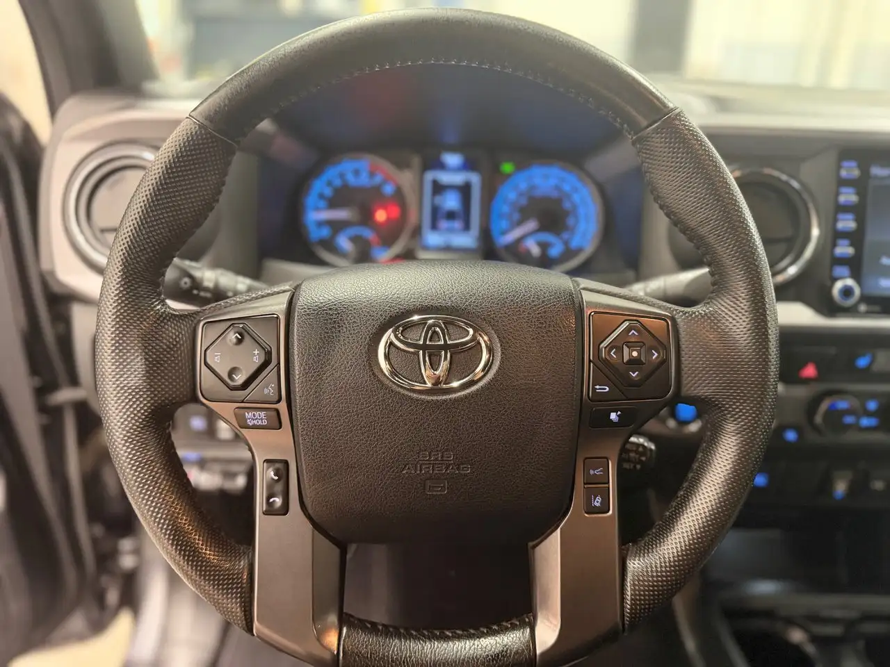 Toyota Tacoma снимка Toyota Tacoma