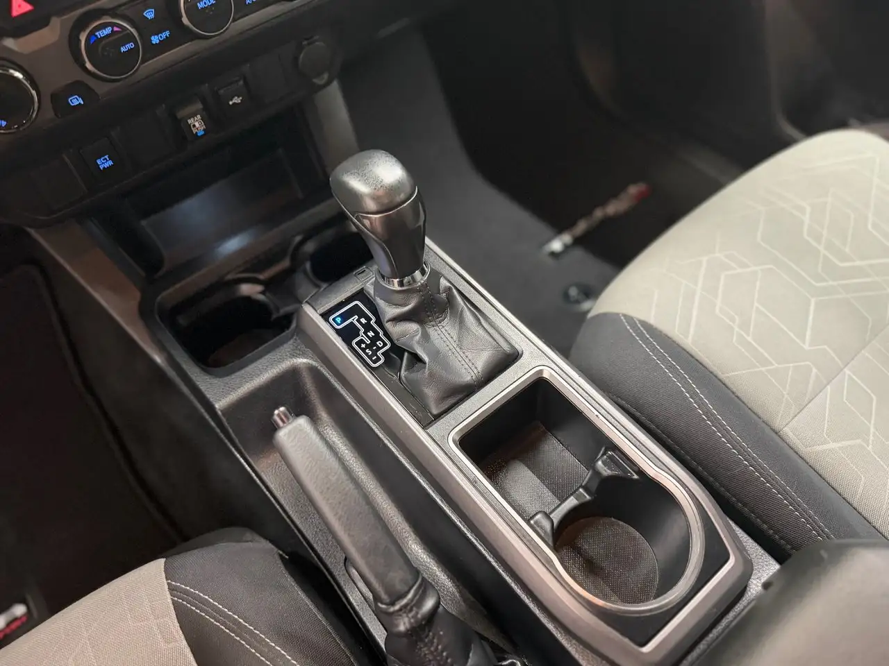 Toyota Tacoma снимка Toyota Tacoma