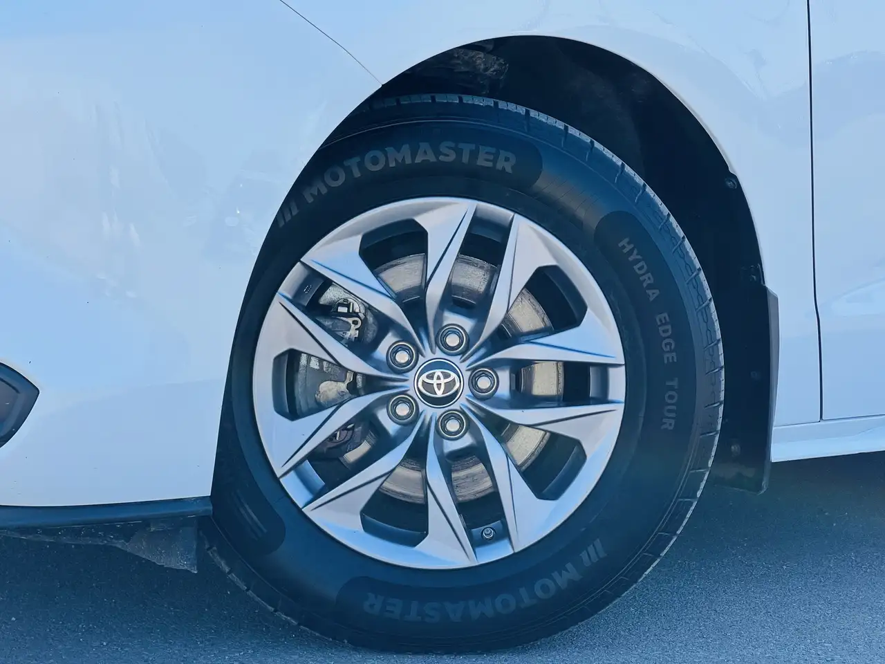 Toyota Sienna снимка Toyota Sienna