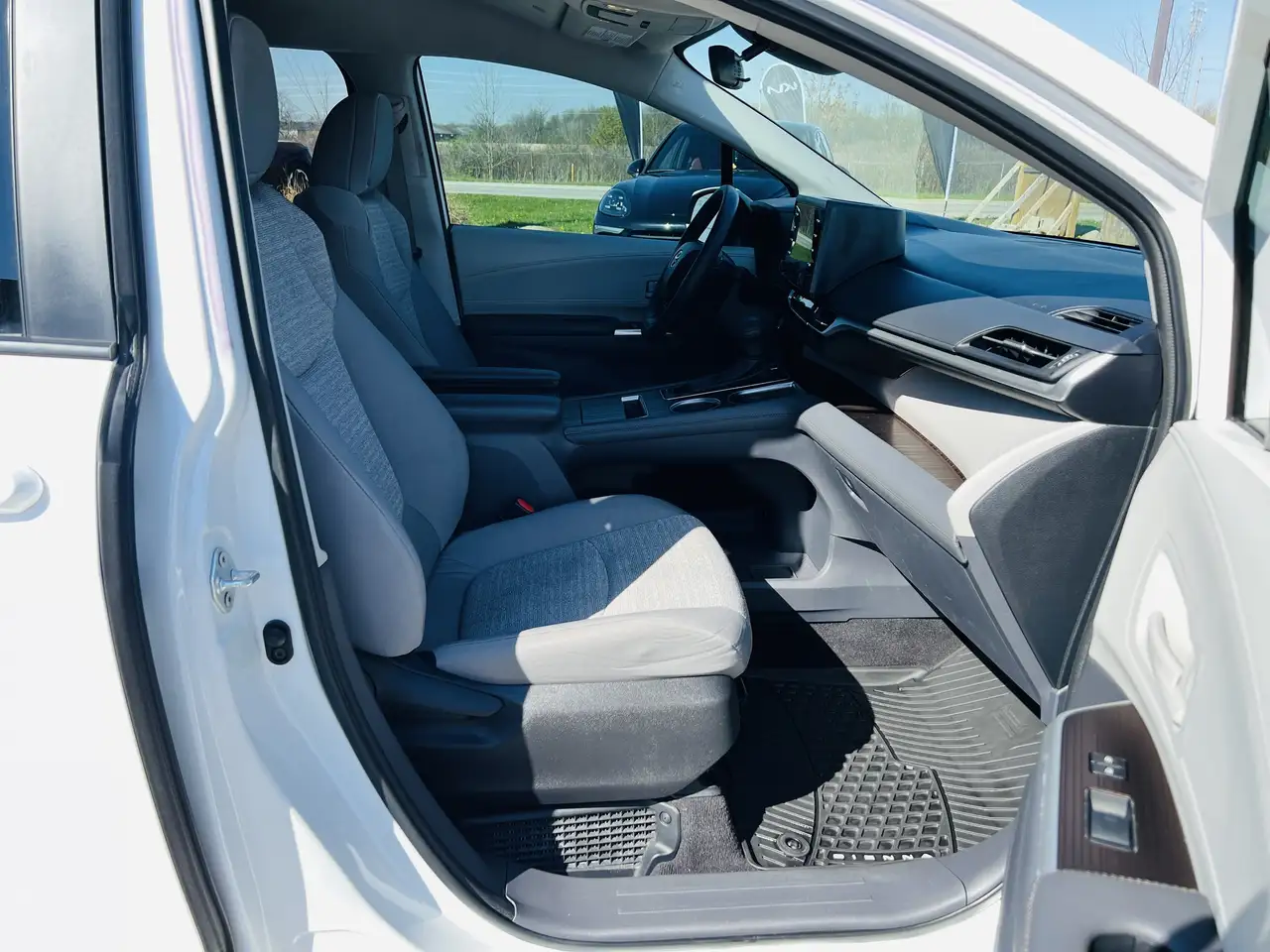 Toyota Sienna снимка Toyota Sienna