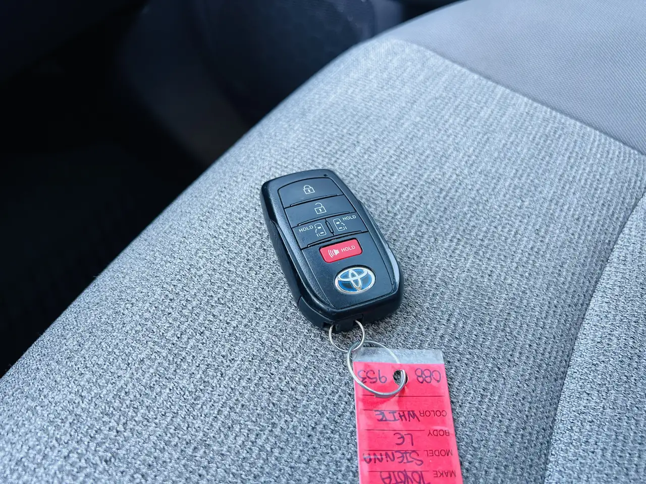 Toyota Sienna снимка Toyota Sienna