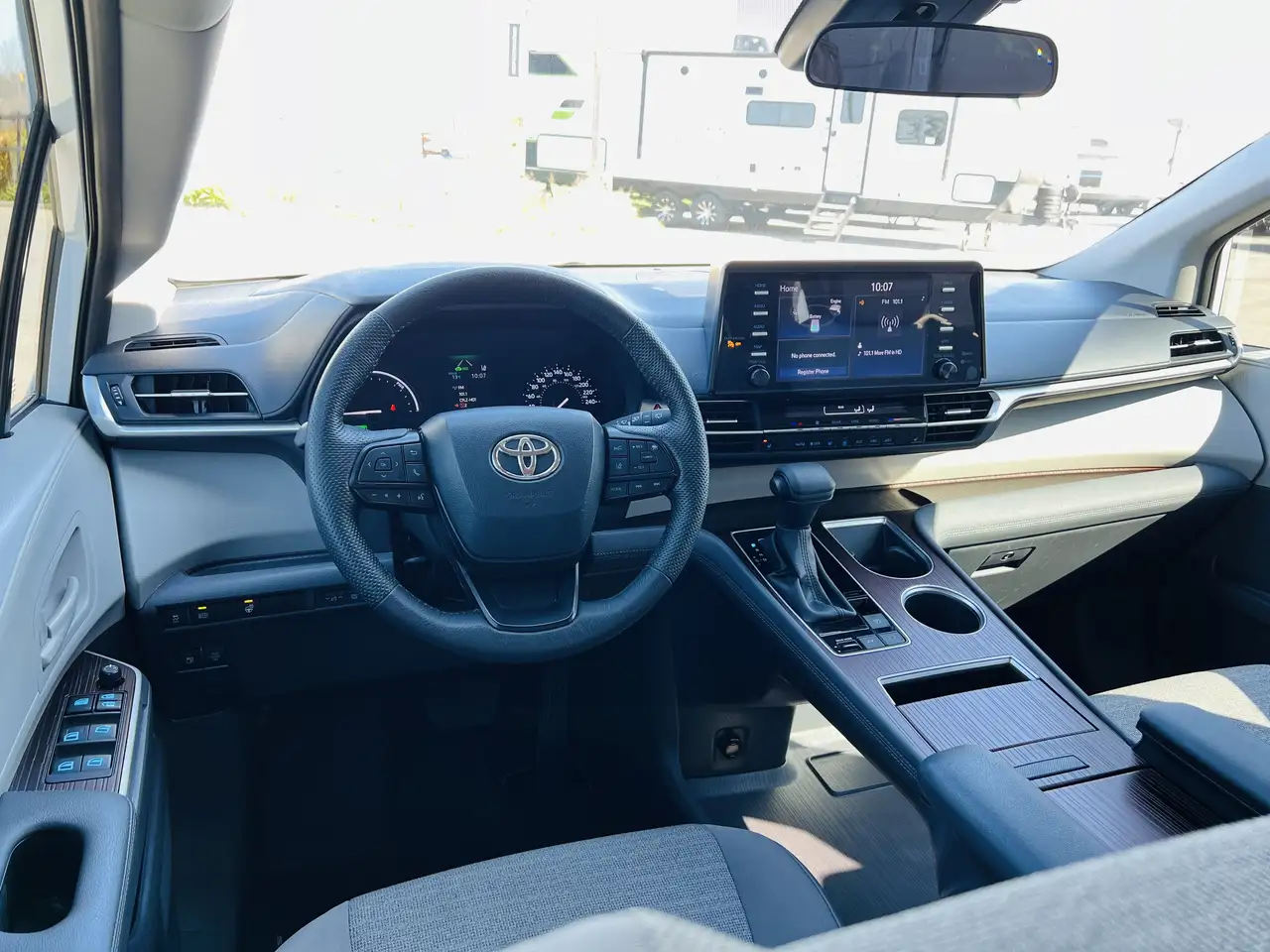 Toyota Sienna снимка Toyota Sienna