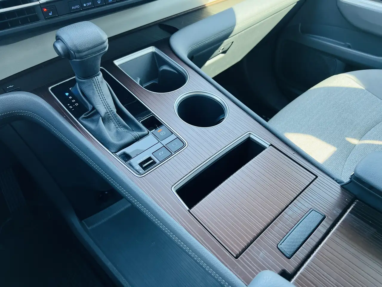 Toyota Sienna снимка Toyota Sienna