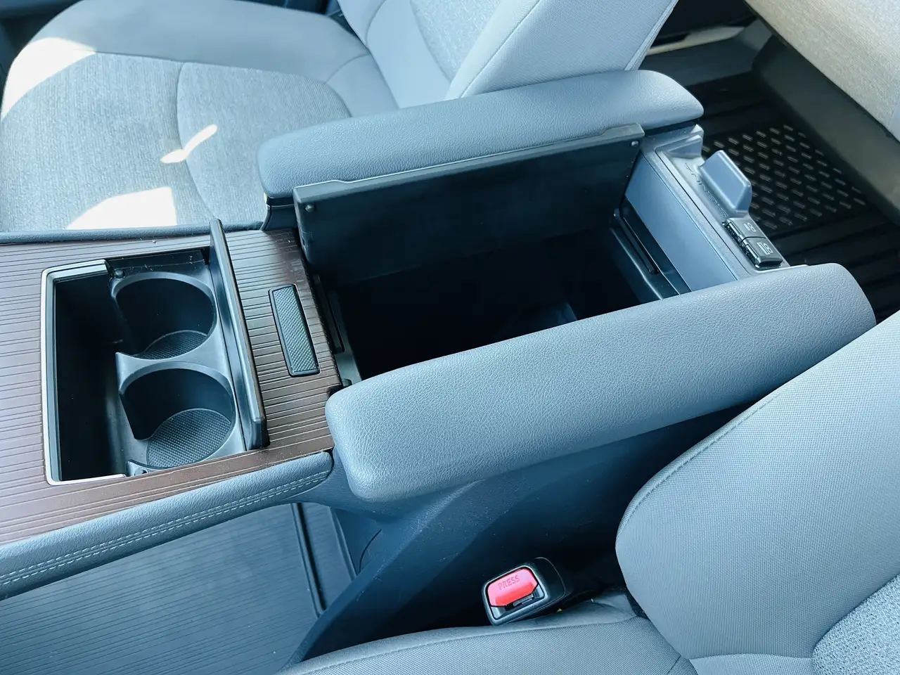 Toyota Sienna снимка Toyota Sienna
