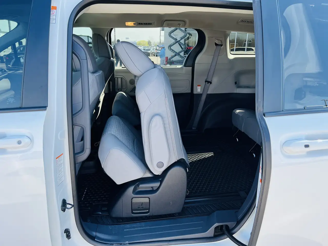 Toyota Sienna снимка Toyota Sienna
