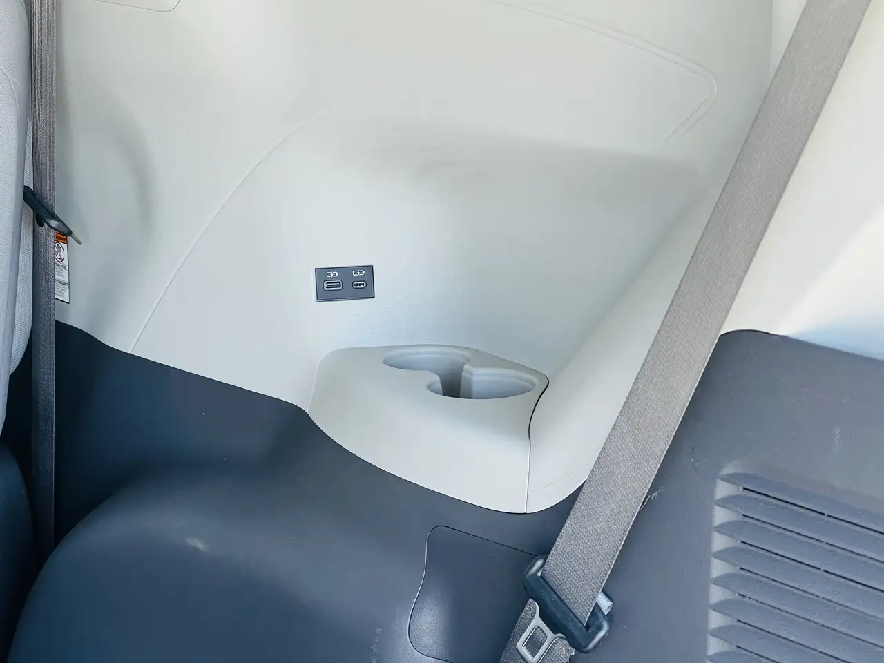 Toyota Sienna снимка Toyota Sienna