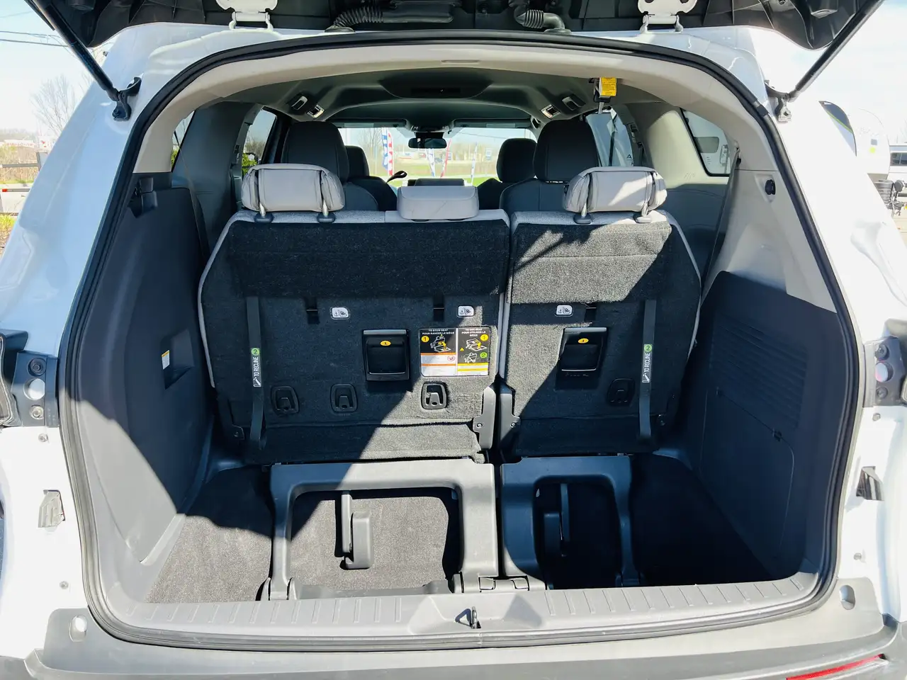 Toyota Sienna снимка Toyota Sienna