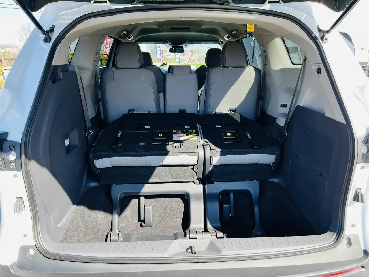 Toyota Sienna снимка Toyota Sienna