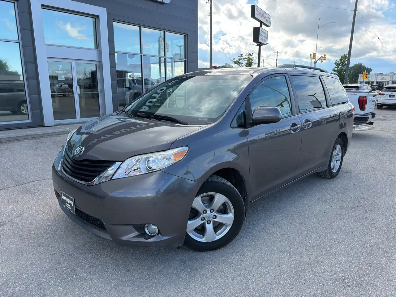 Toyota Sienna снимка Toyota Sienna