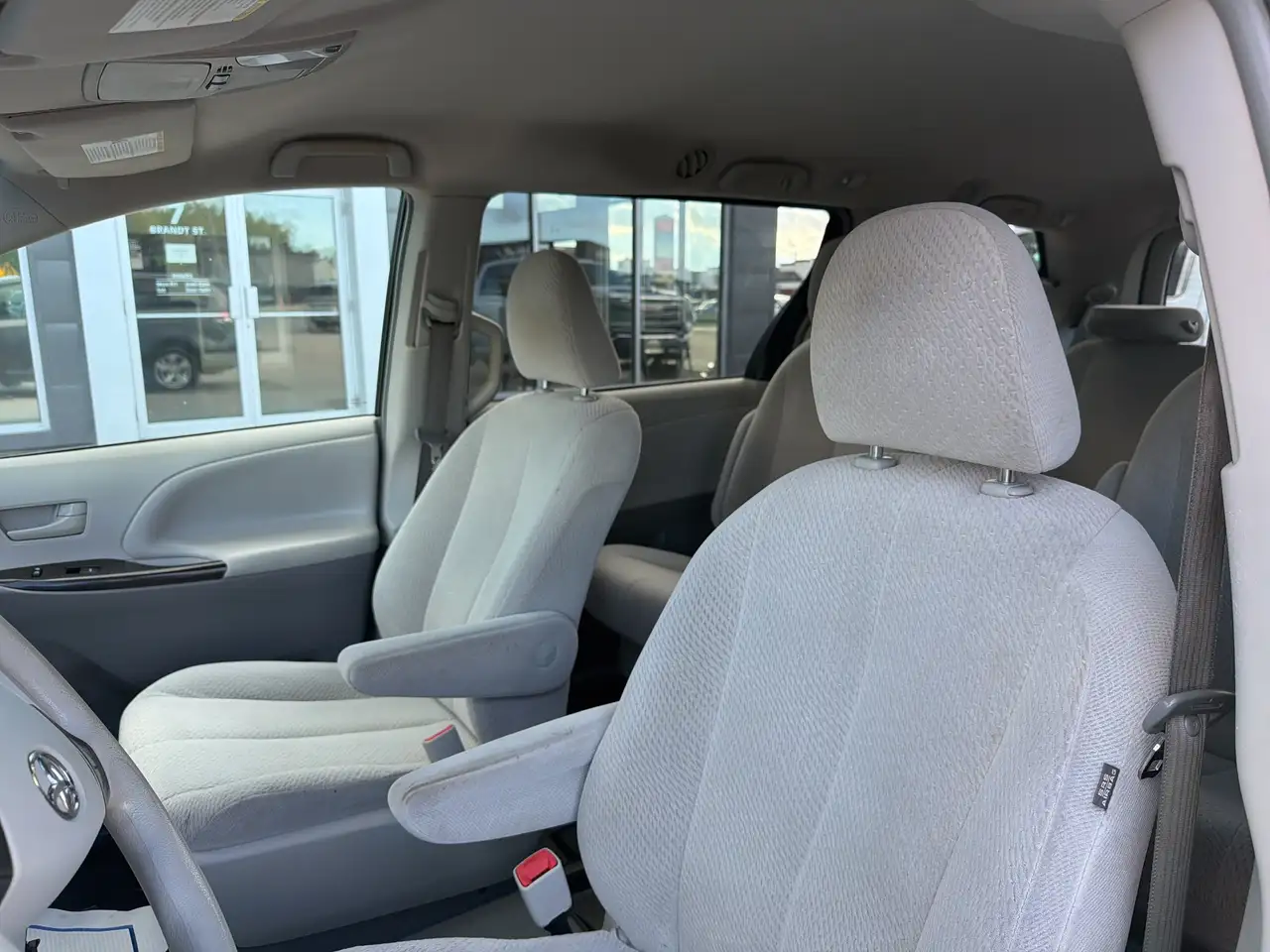 Toyota Sienna снимка Toyota Sienna
