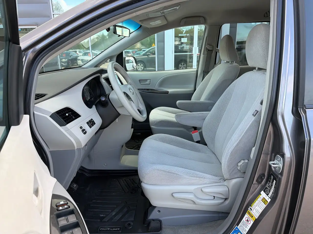 Toyota Sienna снимка Toyota Sienna