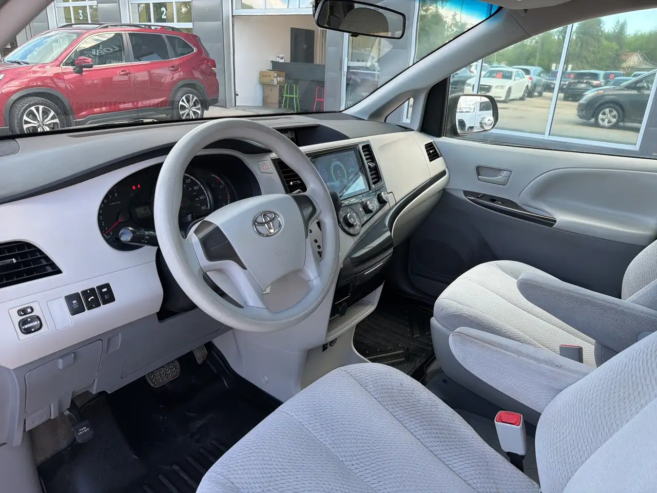 Toyota Sienna снимка Toyota Sienna