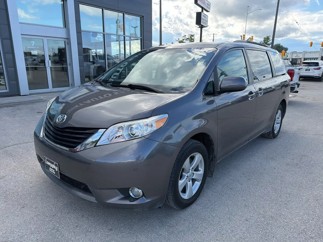 Toyota Sienna снимка Toyota Sienna