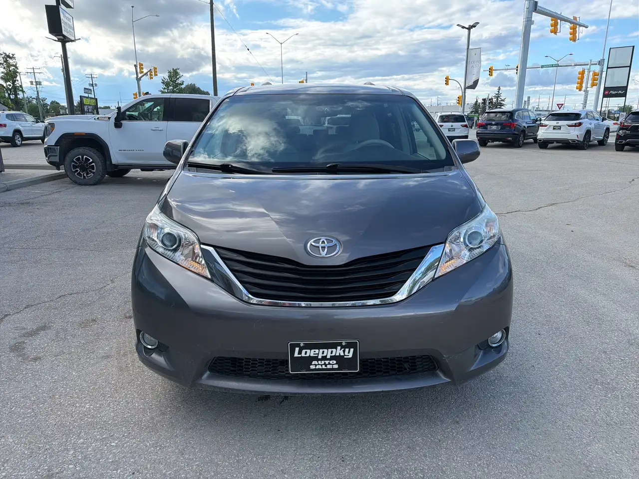 Toyota Sienna снимка Toyota Sienna