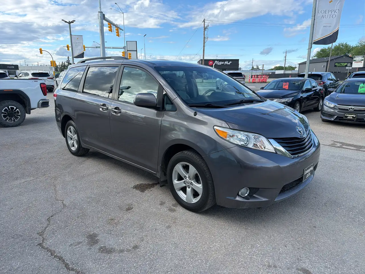 Toyota Sienna снимка Toyota Sienna