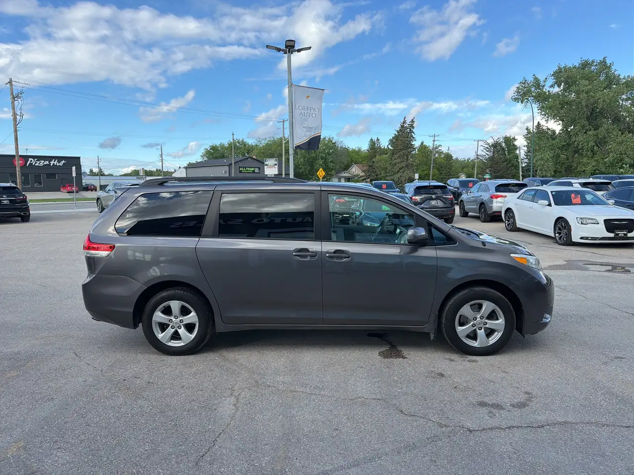 Toyota Sienna снимка Toyota Sienna
