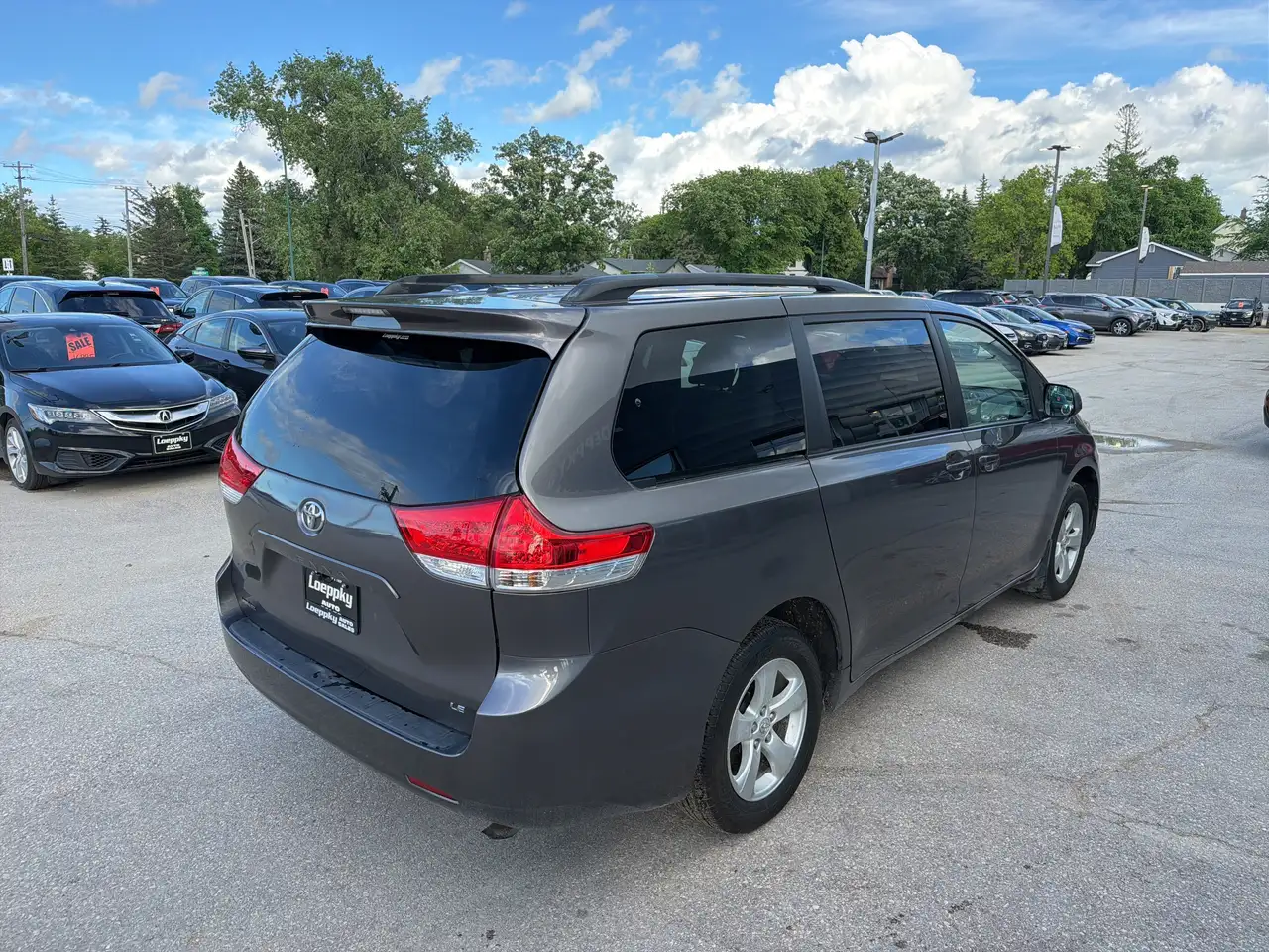 Toyota Sienna снимка Toyota Sienna