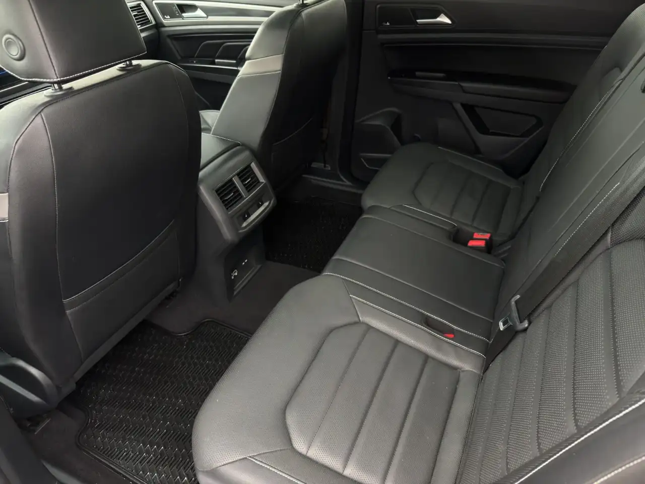 Volkswagen Atlas photo Volkswagen Atlas