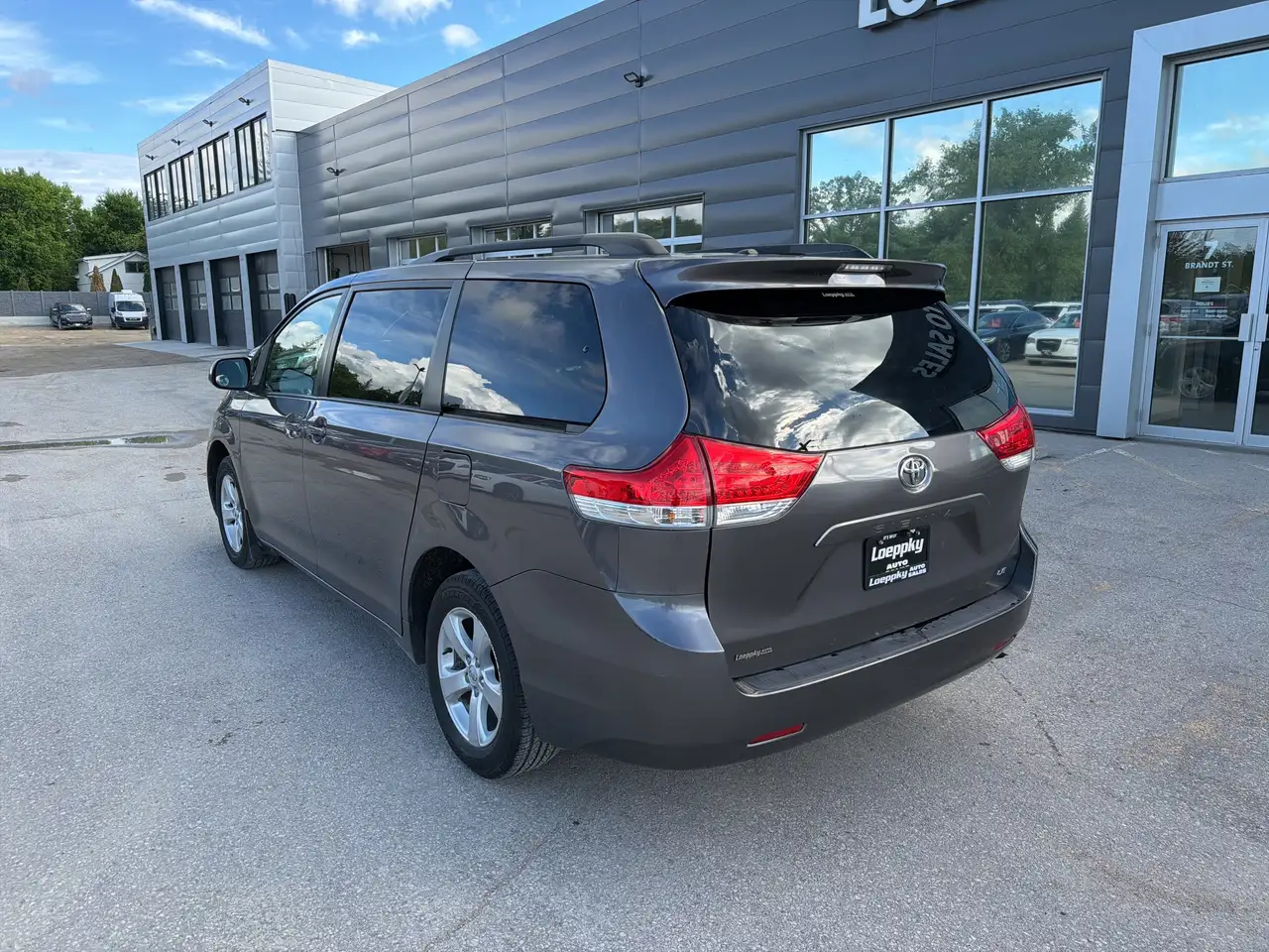 Toyota Sienna снимка Toyota Sienna