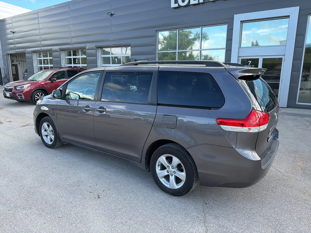 Toyota Sienna снимка Toyota Sienna