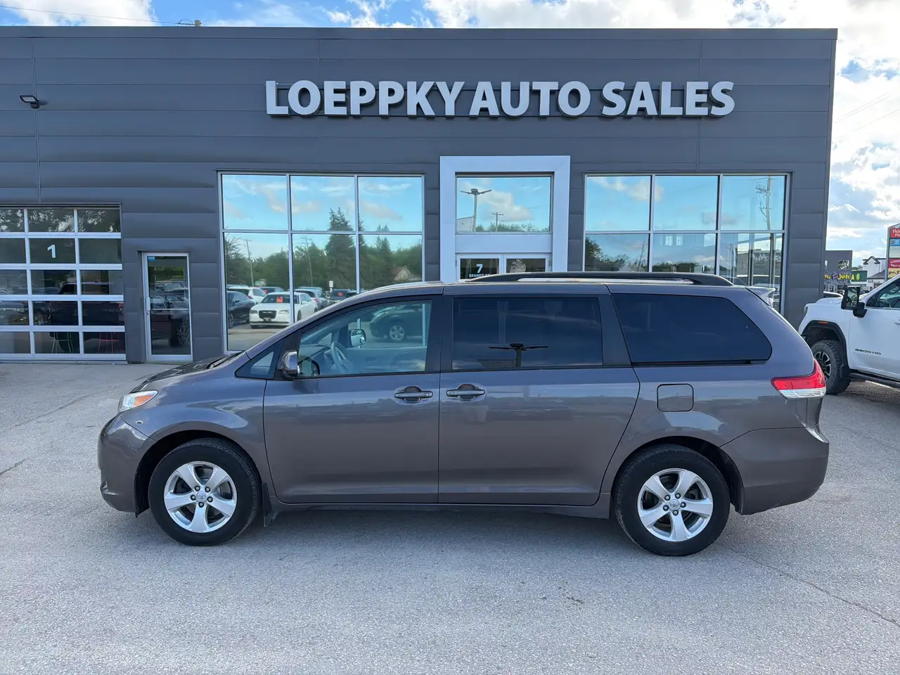 Toyota Sienna снимка Toyota Sienna