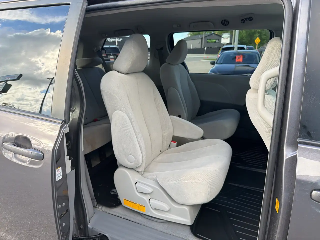 Toyota Sienna снимка Toyota Sienna
