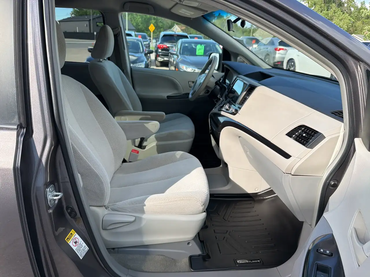 Toyota Sienna снимка Toyota Sienna