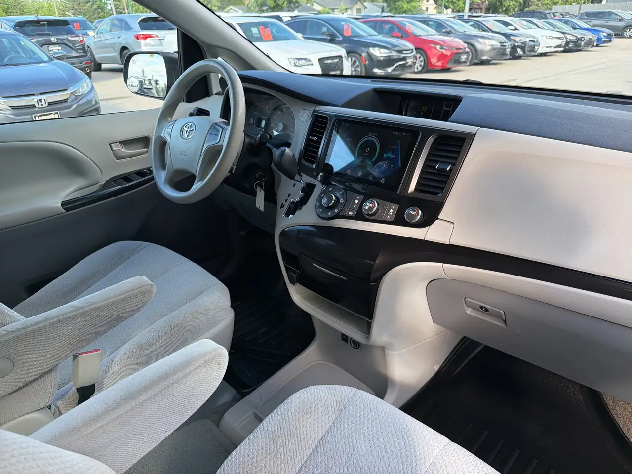 Toyota Sienna снимка Toyota Sienna