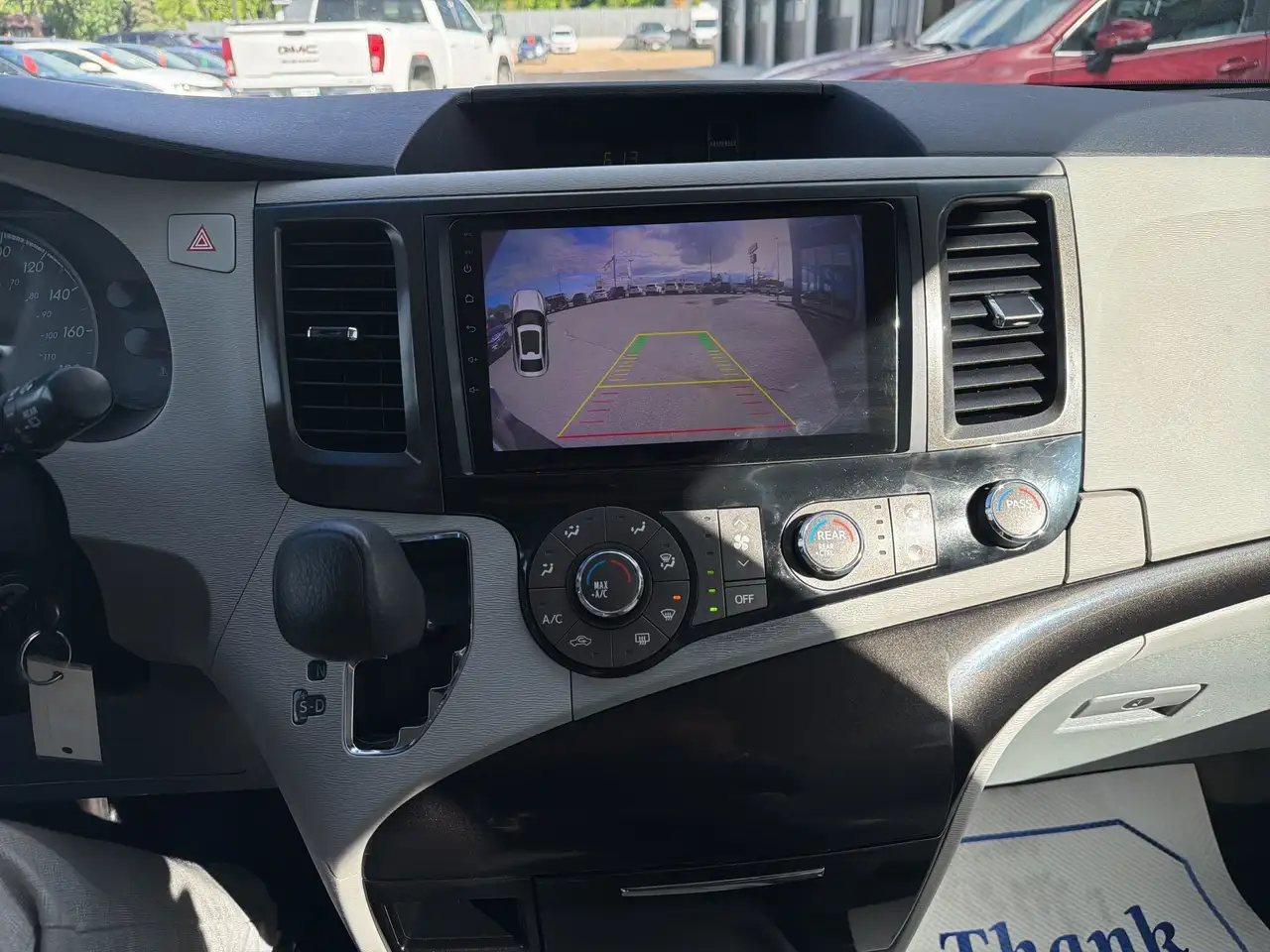 Toyota Sienna снимка Toyota Sienna