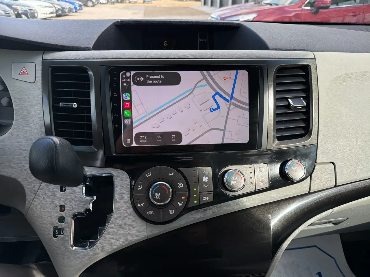 Toyota Sienna снимка Toyota Sienna
