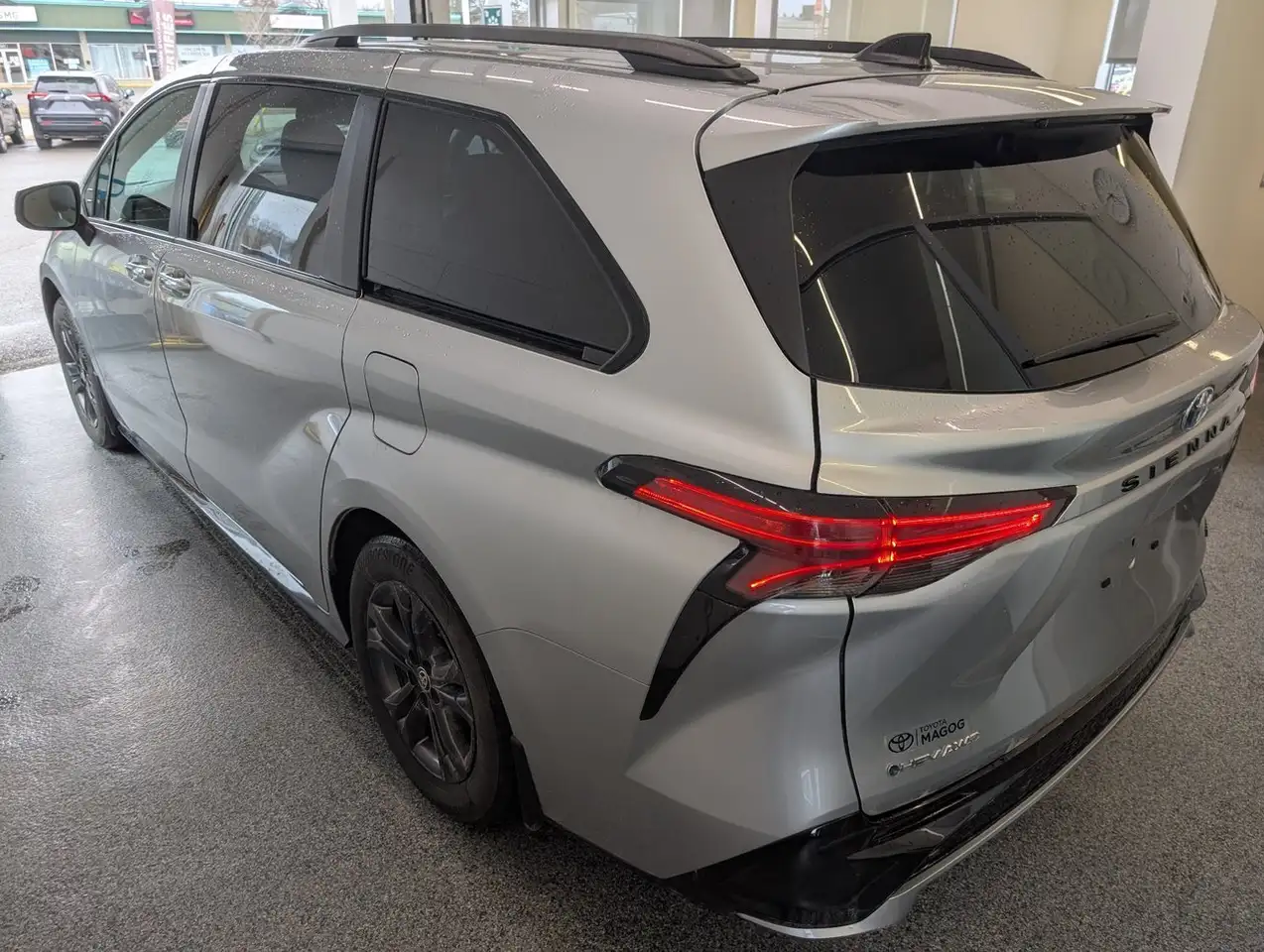 Toyota Sienna снимка Toyota Sienna