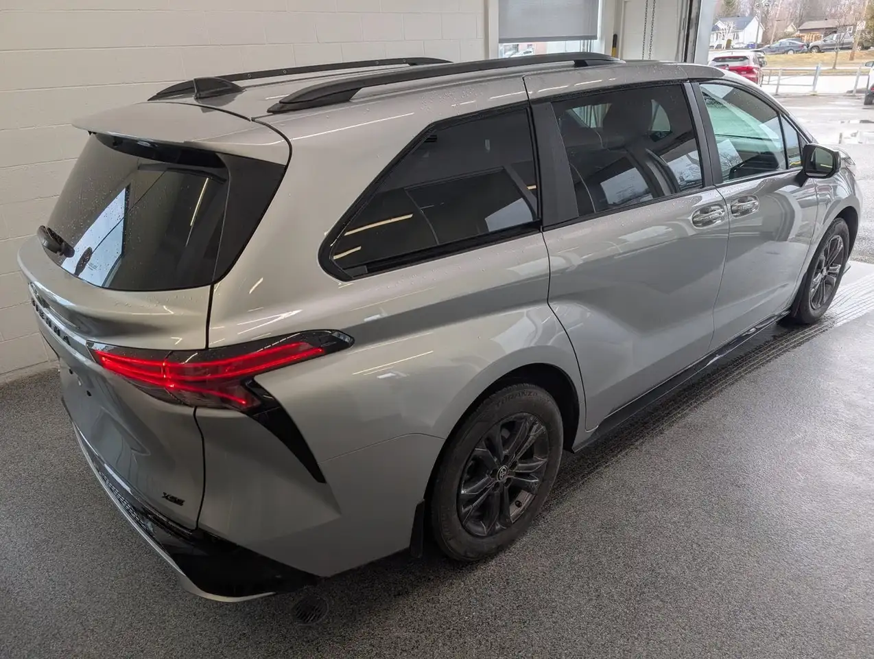 Toyota Sienna снимка Toyota Sienna