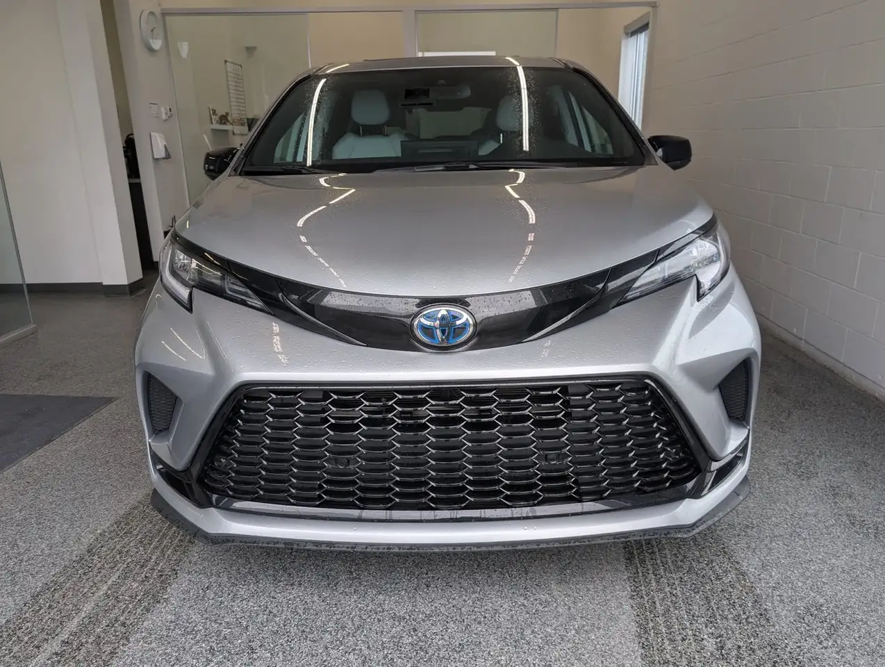 Toyota Sienna снимка Toyota Sienna