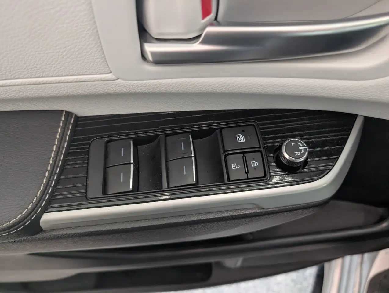 Toyota Sienna снимка Toyota Sienna