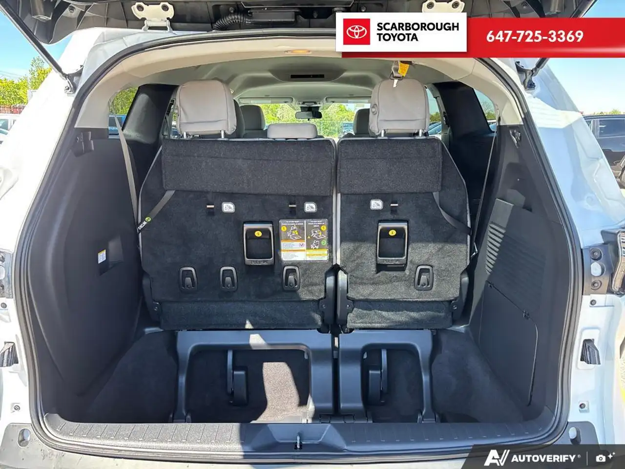 Toyota Sienna снимка Toyota Sienna