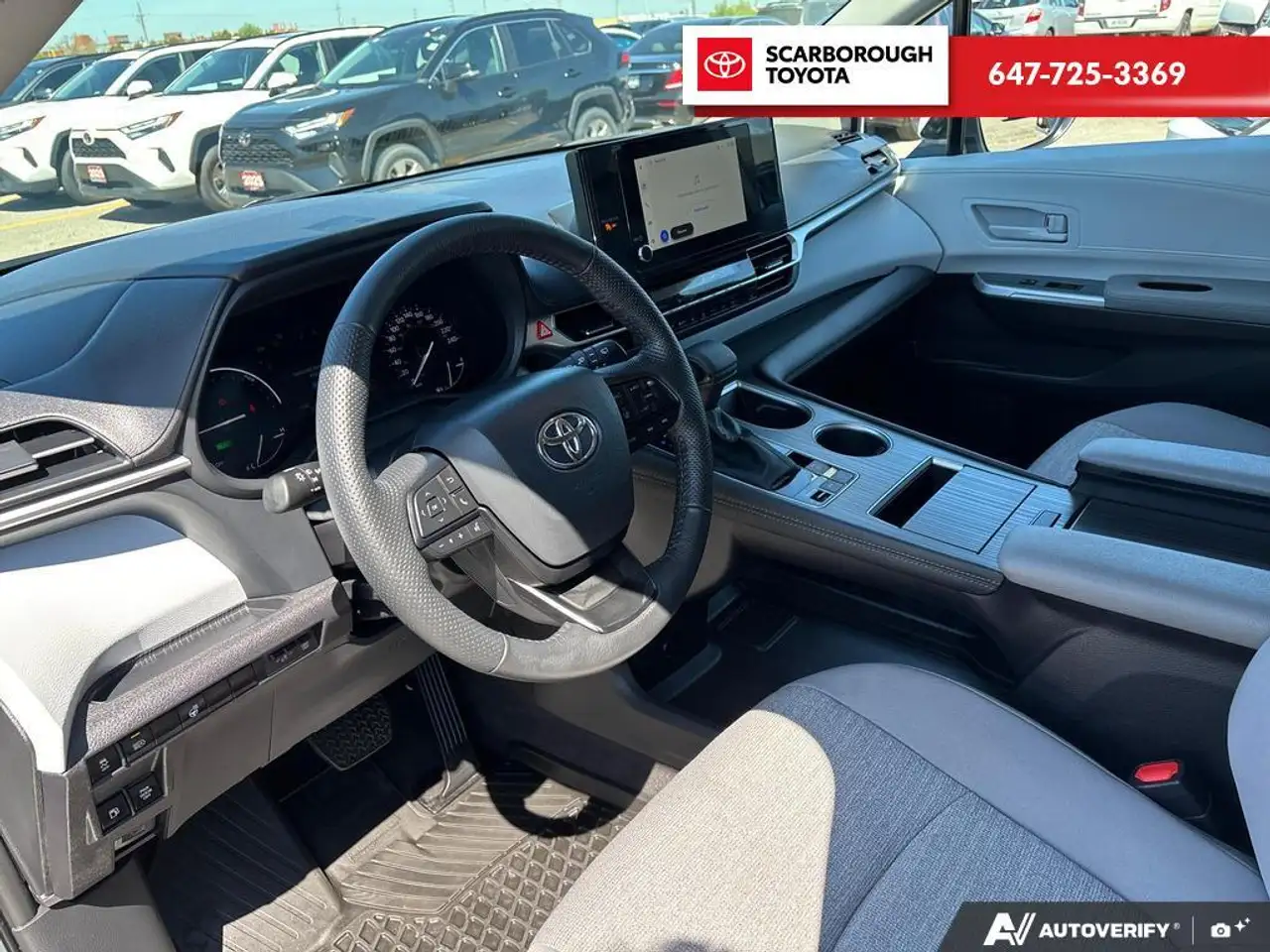 Toyota Sienna снимка Toyota Sienna