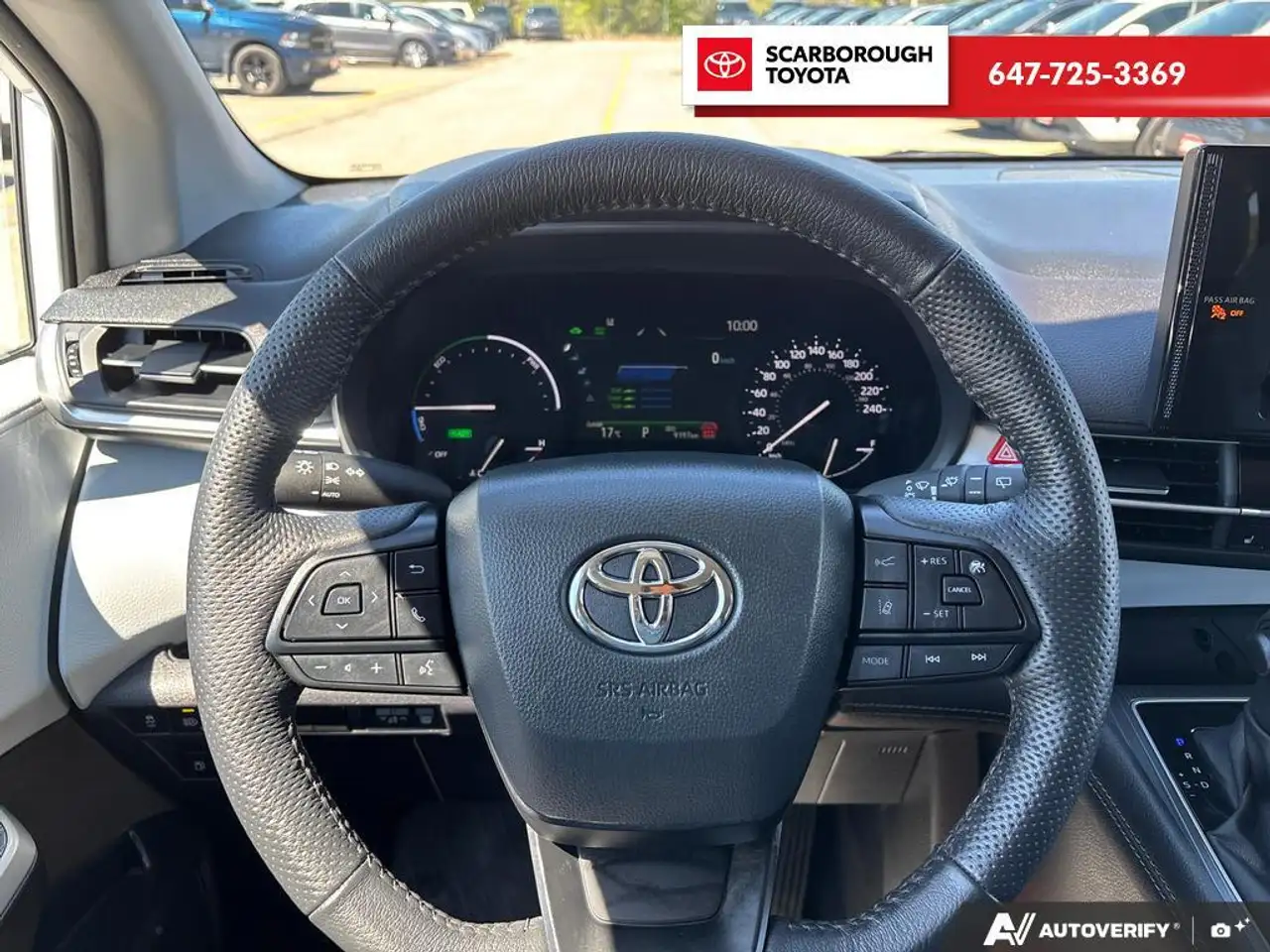 Toyota Sienna снимка Toyota Sienna
